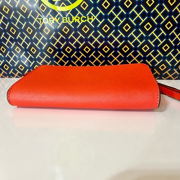 🎊🏅NEW🏅Tory Burch Emerson wristlet pouch/wallet/pouch/bright samba color - Picture 3 of 9